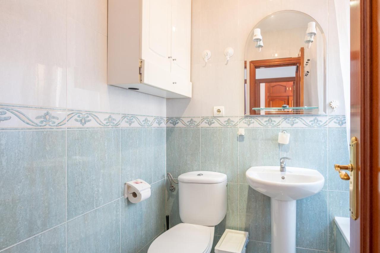Renthas Pedregalejo Beach Apartments Малага Екстериор снимка