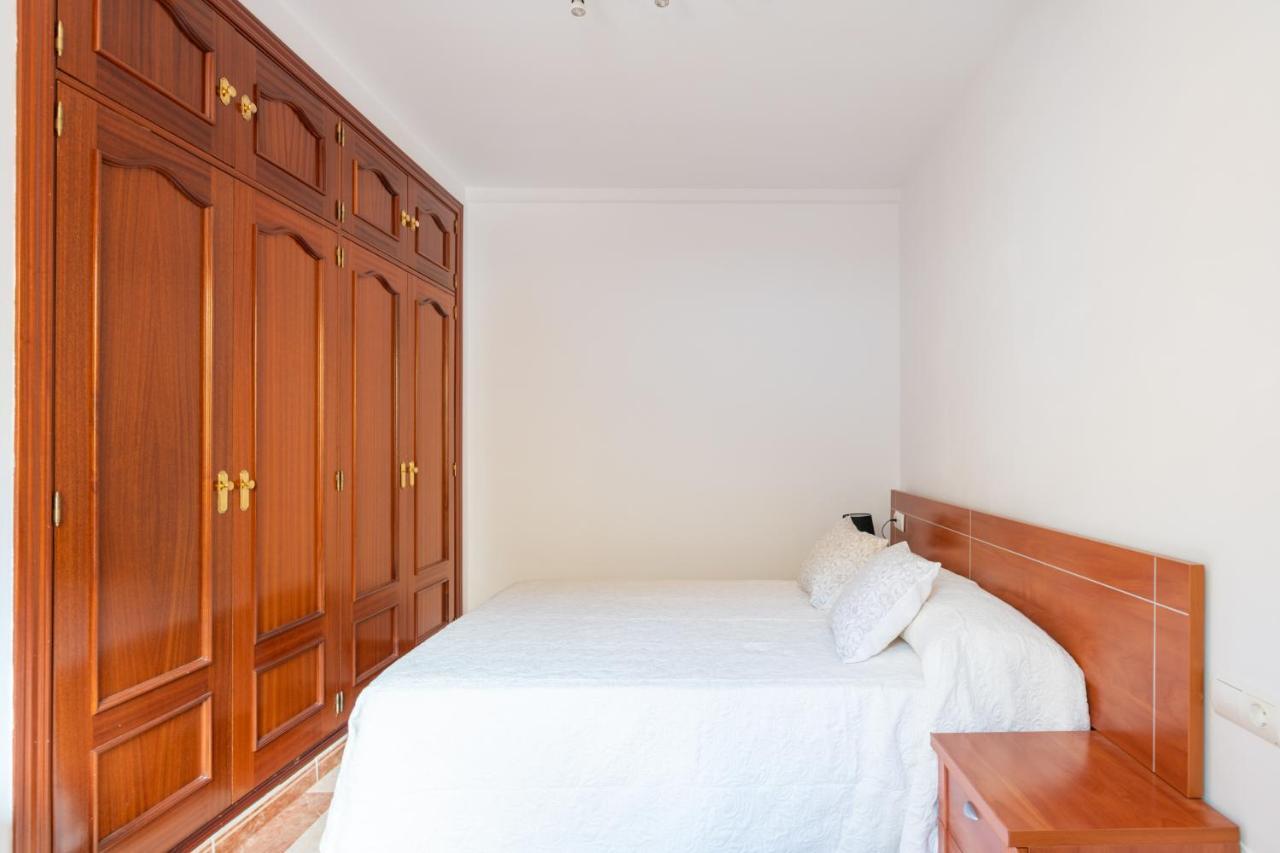Renthas Pedregalejo Beach Apartments Малага Екстериор снимка