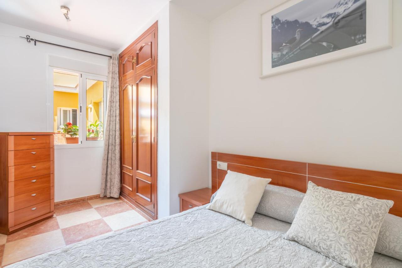 Renthas Pedregalejo Beach Apartments Малага Екстериор снимка